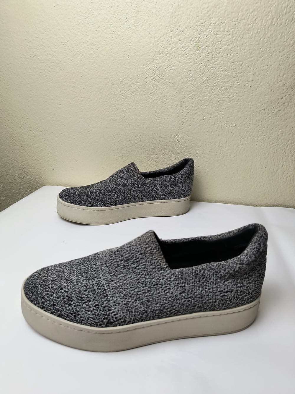 Vince Warren 9W Gray Knit Slip-On Platform Sneakers with White Sole - Chunky